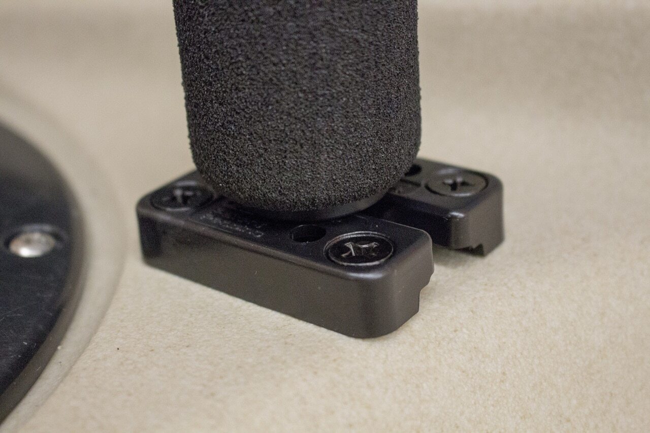 YakAttack VISIPole II GearTrac Ready Includes Flag and Mighty Mount YakAttack VISIPole II GearTrac Ready Includes Flag and Mighty Mount